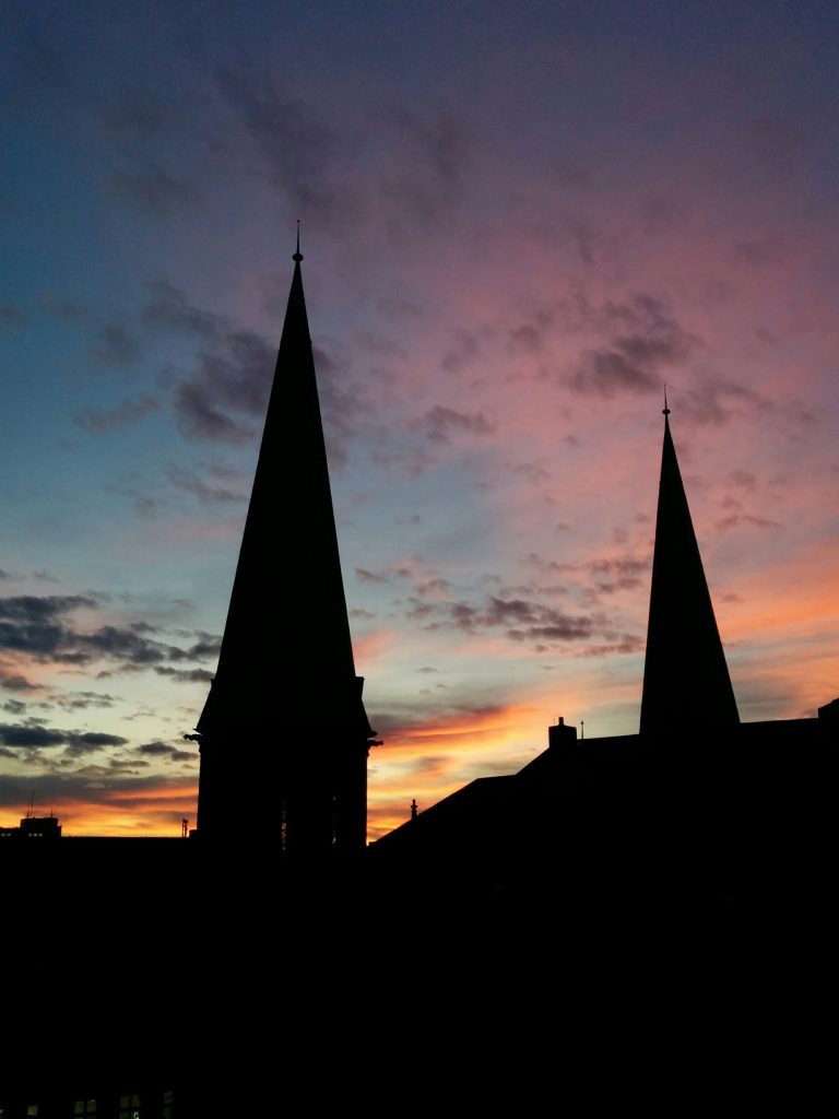Türme der Lambertikirche bei Sonnenaufgang. Foto: © J. Mumme